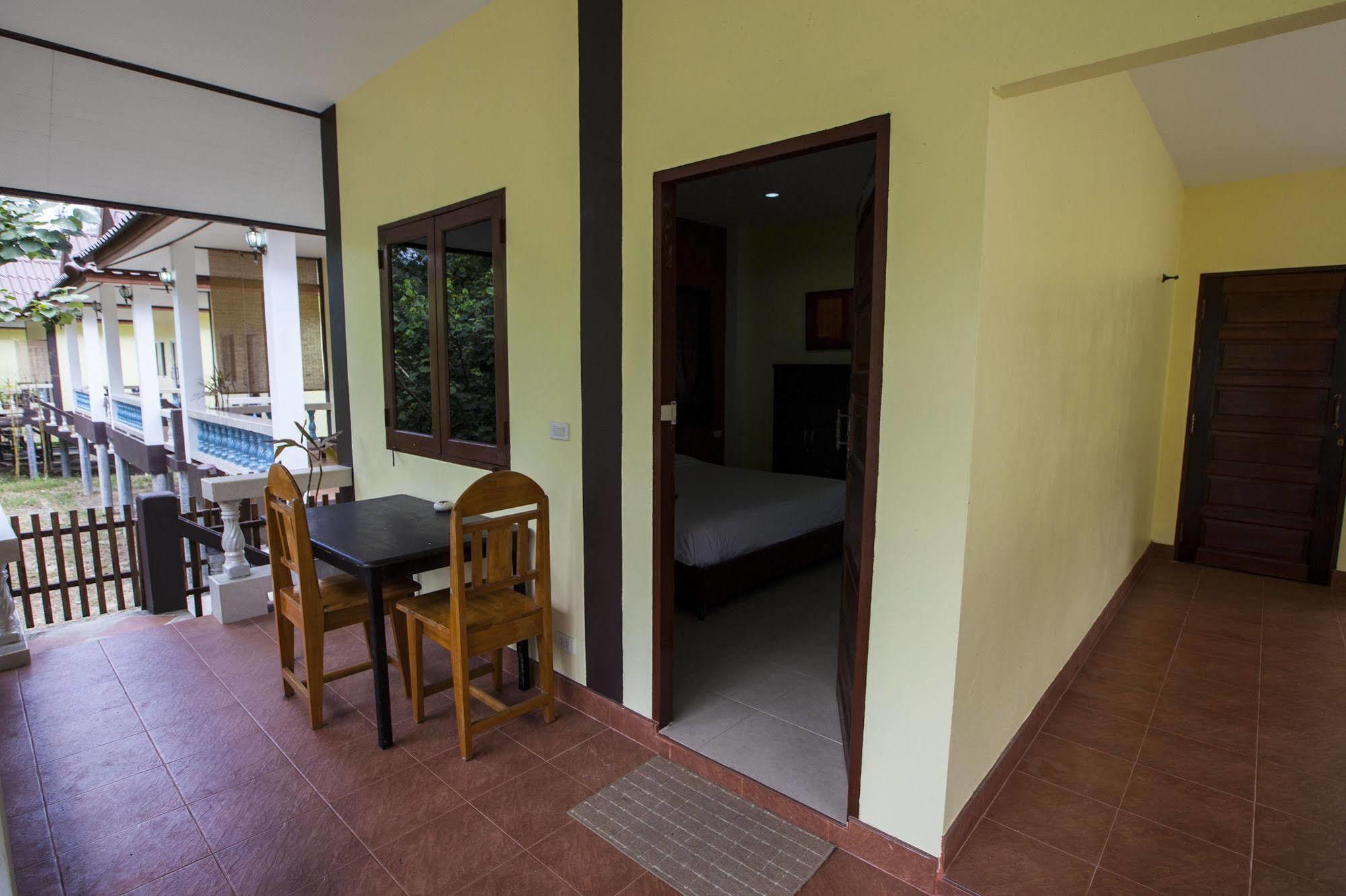 Hin Bhai Resort โฉลกหลำ ภายนอก รูปภาพ